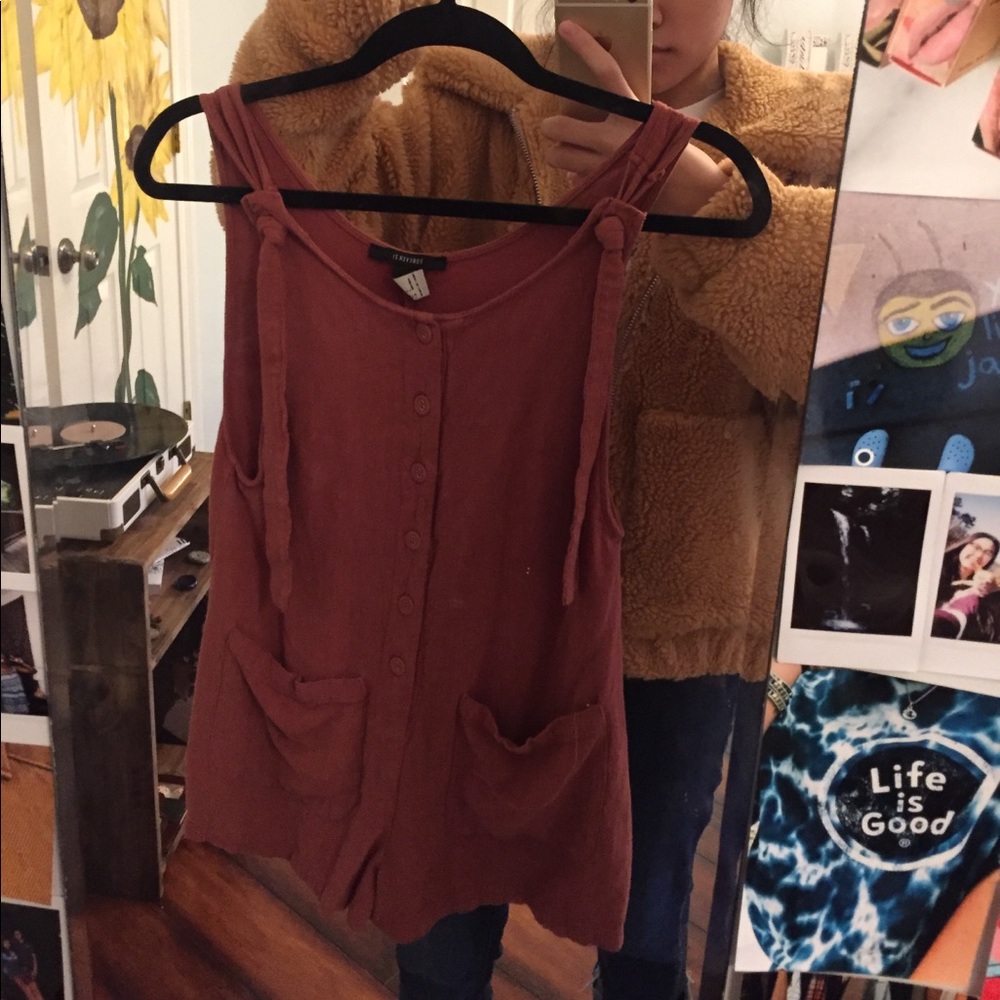 Short overall with tie sleeves and pockets